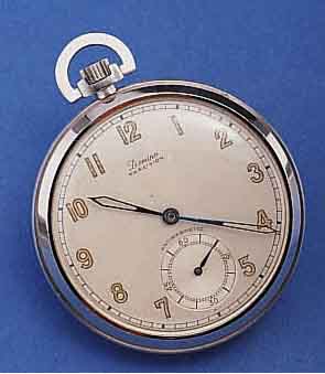 UNITAS MILITÄRTASCHENUHR F. D. SCHWEDISCHE ARMEE, SO REG.-GRAV. AUF NICKELGEH.-BOD. U. 3 KRONEN AUF PERF. EMAILBL., SCHWEIZ UM 1940, WERK VERG., ...