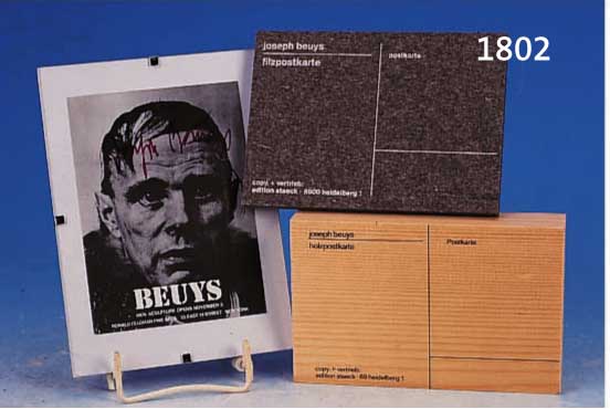 BEUYS, JOSEPH, 1921-1986, SELBSTBILDNIS, MULTIPLE, HANDSIGNIERT, CA. 13 X 10 CM, DAZU HOLZPOSTKARTE UND FILZPOSTKARTE