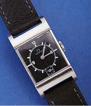 OMEGA HERRENARMBANDUHR, SCHWEIZ UM 1937, EDELST., RECT., MAßE CA. 36X20 MM, BOD. AUFGE- DR., IN SICH LT. GEWÖLBT, INNENSCHALE GEGEN MAGNET., ...