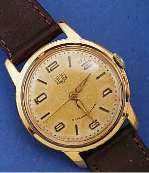 GLASHÜTTE HERRENARMBANDUHR, SOGEN. G?TEKLASSE, KAL. 70,3, DEUTSCHLAND UM 1965, METALL M. GG-AUFLAGE, BER., EDELST.-BOD. GESCHR., BL. ALTERSBED. ...