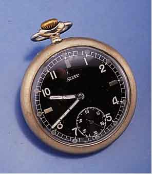 SILVANA MILITÄRTASCHENUHR FÜR DAS DEUTSCHE HEER, NICKEL-SCHR.-GEH., AUF BODEN REG.- GRAV. D361537H, SCHWEIZ/DEUTSCHLAND UM 1940, 15 ST., ANKERW. ...