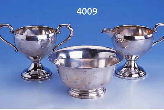 SAHNEGIEßER, ZUCKERSCHALE UND ANBIETSCHALE, AMERIKA, 925ER SILBER, SAHNEGIEßER UND ZUCKERSCHALE FUß GEFÜLLT, MIN. VERBEULT, MEISTERMARKE ...