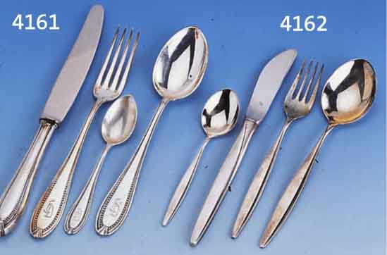48-TEILIGES BESTECK, DEUTSCH, 50/60ER JAHRE 800ER SILBER, PERLLEISTENDEKOR, BES.-MONO- GRAMM, BEST. AUS: 12 MESSER (GRIFFE GEFÜLLT), 12 GABELN, ...