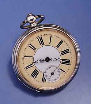 HERRENTASCHENUHR, SCHWEIZ CA. 1880, SILBER, SCHLÜSSELAUFZUG, 2-FARB. EMAILBLATT, SCHLÜSSEL ANBEI, CYLINDERWERK MATT VERG., RÄDER EINZELN ...