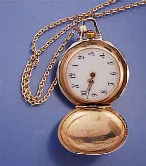 MONOPOL/DÜRSTEIN DAMENANHÄNGEUHR AUS DAMEN- TASCHENUHR, SCHWEIZ/DEUTSCHLAND UM 1904, ROSE-G. 585/000, RAND VIELFLÄCHIG, ALTERSBED. BER./DELLIG, ...