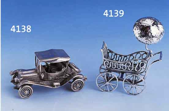 SILBERMINIATUR KINDERWAGEN MIT SONNENSCHIRM, 925ER SILBER, VOLLPLASTISCHE DARSTELLUNG, RÄDER BEWEGLICH, H. CA. 8 CM