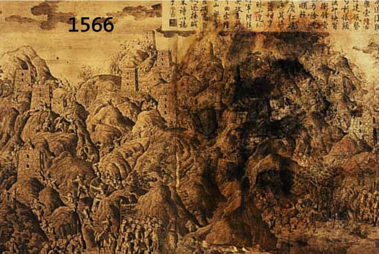 HOLZSTICH, CHINA, UM 1640-50, MANDSCHUREN ERSTÜRMEN DIE CHINESISCHE MAUER, IM OBEREN TEIL BESCHRIFTET, BUGFALTE, BRAND- UND WASSER- SPUREN, ...