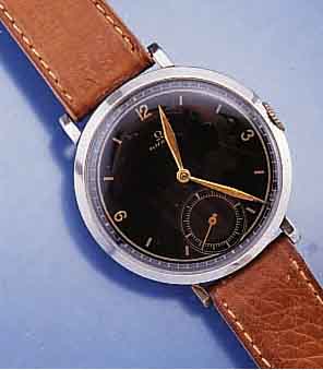 OMEGA HERRENARMBANDUHR MILITARY, ÜBERGR. EDELST.-GEH., AB HERST. BODEN U. GLASR. GEDR., BANDANST. UNTEN LINKS ERS. (HART GELÖTET), SCHW. ...