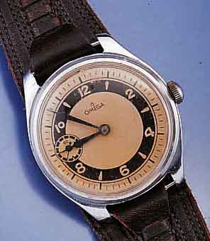 OMEGA TASCHENUHRWERK UMGEBAUT IN ARMBANDUHR, UM 1945, METALLGEH. VERCHR., BODEN U. GLASR. GEDR., D. CA. 44 MM, KL. SEK. BEI 9, LEDERB. SPÄTER, 15 ...