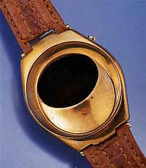 SICURA HERRENARMBANDUHR MIT FRÜHER LED-ANZEIGE , SCHWEIZ UM 1972, MASSIV METALL, GG-AUFL., TYP. ROTVERGL., RUNDLÜNETTE NACH INNEN GEZOGEN SELTEN, ...