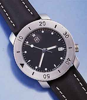 VICTORINOX TAUCHERUHR, SCHWEIZ 2000, MATT. EDELST.-GEH., LÜNETTE M. 60ER TEILUNG EINS. RAST. DREHB., HIGH-TECH-QUARTZW., MINERAL- FLACHGL., BODEN ...