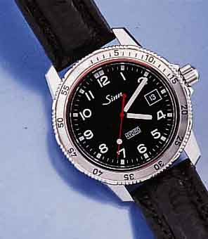SINN HERRENTAUCHERUHR HYDRO, SCHWEIZ 2001, UNGETR. LAGERWARE, EDELST. POL., BOD. U. KRONE GESCHR., SAPHIRFLACHGL., LÜN. EINS. RAST. DREH BAR, ...