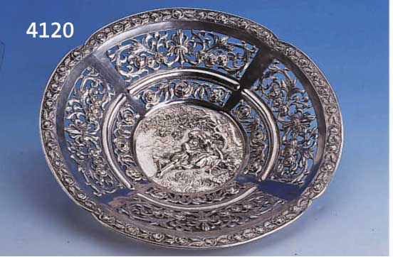 ANBIETTELLER, FRANKREICH, UM 1900, 800ER SILBER, MINERVAKOPFPUNZE, TREIBARBEIT, SPIEGEL MIT WATTEAUSZENE, RAND MIT DURCHBRUCH- ARBEIT, RANKEN MIT ...