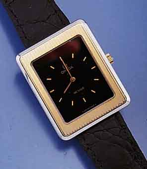OMEGA HERRENARMBANDUHR DE VILLE, SCHWEIZ UM 1974, EDELST., GR. CARREE-RONDEFORM, LÜN. TEILVERG., SAPHIRFLACHGLAS, BOD. AUFGEDR., VERG. ...