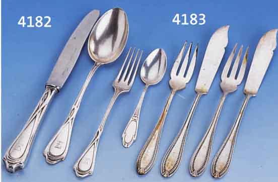 GROßES BESTECKKONVOLUT, JUGENDSTIL UM 1900, 800ER SILBER, DEUTSCH, BEST. AUS: 3 MENUE- MESSER UND 3 DESSERTMESSER (GRIFFE GEFÜLLT, KLINGEN ...