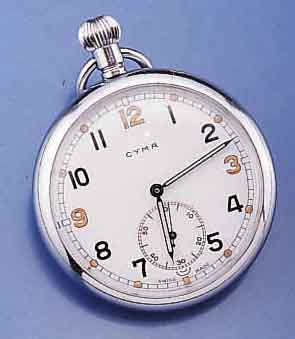 CYMA MILITÄRTASCHENUHR, SCHWEIZ FÜR DIE BRIT. ARMEE, SO REG.-GRAV. AUF GEH.-BODEN, MESSING VERCHR., ALTERSBED. BER., UM 1938, EMAILBL. SIGN., ...