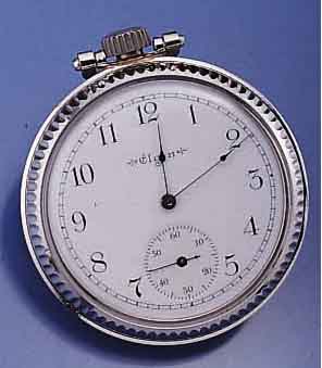 ELGIN HERRENTASCHENUHR, USA UM 1900, EDELST. -ZWEITGEH. UM 1940, BOD. U. GLASRAND GESCHR., EMAILBL. FEINHAARRISSIG AUßEN 9 U. IM SEK.- BER., FEINE ...