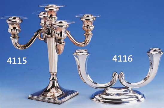 2-ARMIGER KERZENLEUCHTER, DEUTSCH 30ER JAHRE, 800ER SILBER, METALL-BODENPLATTE ZUR VERSTÄR- KUNG, ZEITTYPISCH, MEISTERMARKE UNGED., H CA. 14 CM