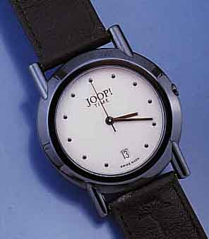 JOOP DESIGNERHERRENARMBANDUHR, SCHWEIZ UM 1998, SCHW. VERCHR./POL. GEH., LEDERBD., EDEL- ST.-STIFTSCHL., SAPHIRFLACHGL., HIGH-TECH- QUARTZW., VOR ...