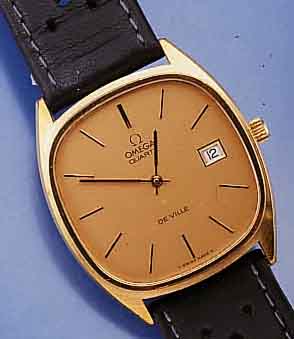 OMEGA HERRENARMBANDUHR DE VILLE, FRÜHE QUARTZUHR M. ANALOGANZ., DATUM, METALL HART- VERG., EDELST.-BODEN GEDR., WENIG GETR., WERK VERG., KAL. ...