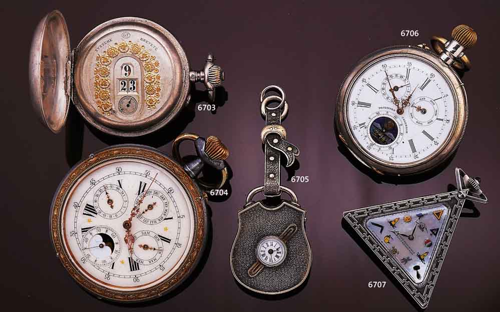 OFFENE HERRENTASCHENUHR M. VOLLKALENDERANZEIGE INCLUSIVE MONDPHASE, SCHWEIZ UM 1898, GR. BRÜN. STAHLGEH., MESSINGRÄNDER RELIEFIERT, PERF. ...