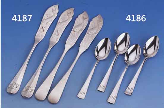 12 FISCHMESSER, BERNDORF, VERSILBERT, UM 1900, REINER JUGENDSTIL, MIT FISCHMOTIVEN, IN ORIG.-KARTON MIT HELLBLAUEM INNENFUTTER