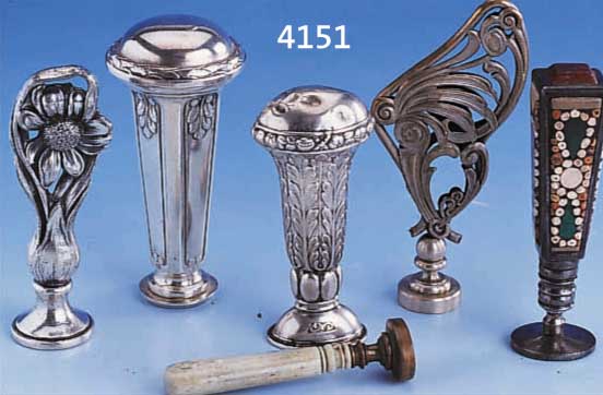 KONVOLUT 7 PETSCHAFTEN, UM 1900/10, 2 X REINER JUGENDSTIL, 3 X KLASSIZISTISCH, 1 X MODERN, 1 X DEUTSCH, MIT EINGEL. STEIN- INTASIEN NACH DEM ...
