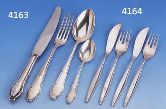 BESTECKTEILE, LUTZ & WEIß PFORZHEIM, 800ER SILBER, 30ER JAHRE, BEST. AUS: 8 MESSER, 7 GABELN, 11 DESSERTLÖFFEL, 7 LÖFFEL, 4 KUCHENGABELN, 2 ...