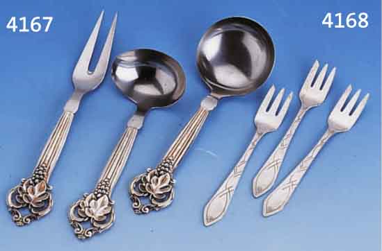 12 KUCHENGABELN, DEUTSCH UM 1920, REINES ART-DECO, 800ER SILBER, BREIT UND KURZ GEZACKT, STIL. WELLENLINIENDEKOR, TOTAL CA. 340 G, ABSTRAKT ...