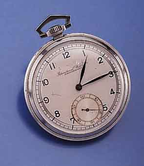 IWC HERRENTASCHENUHR, ART DECO, SCHWEIZ UM 1938, EDELST., BOD. U. GLASRAND AUFGEDR., 2-FARB. VERSILB. KONTR.-ZIFFERBL., GEBL. STAHLZEIG., 15 ST., ...