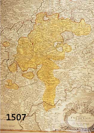ALTKOLOR. KUPFERSTICHKARTE V. HOMANN, CA. 1740, S. R. I. PRINCIPATUS FULDENSIS IN BUCHONIA MIT PRACHTVOLLER KARTUSCHE, RE. U. MIT WAPPEN UND EINER ...