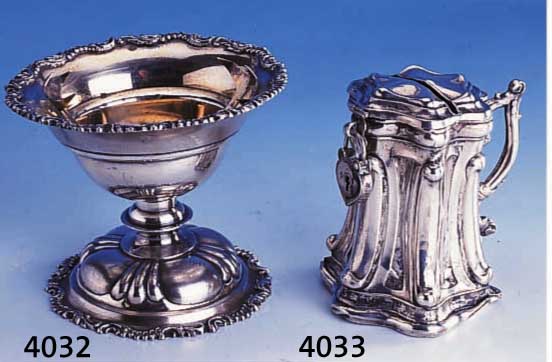 SPARDOSE, DEUTSCH UM 1835, 12-LÖTIG, MIT HERZSCHLOß (O. SCHLÖSSEL), BAROCKISIEREND, IN FORM EINES DECKELHUMPENS, H CA. 7.8 CM, STILREIN, ...