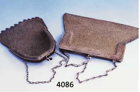 KONVOLUT 2 TASCHEN, UM 1898-1912, DEUTSCH/ ÖSTERREICH, 800ER SILBER, 1 X BÜGEL REICHE DURCHBRUCHARBEIT GESÄGT IM BAROCKSTIL, TRAGE- SPUREN, ...