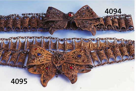 GÜRTEL, BOSNIEN/BALKAN/OSMANISCH UM 1850/70, METALL VERGOLDET, FILIGRANARBEIT, BT. GLASSTEINBESATZ, MIN. BESCH., MUSEAL, L: CA. 80 CM, AUFWENDIG