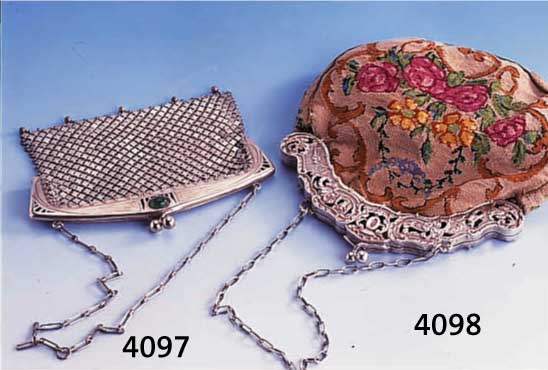 ABENDTASCHE, WOHL ÖSTERREICH UM 1890, BAROCKSTIL, 800ER SILBER, GEPR., BT. GOBELINSTICKEREI MIT BLUMEN, AN KETTE, GUTE ERHALTUNG, CA. 18 X 18 CM