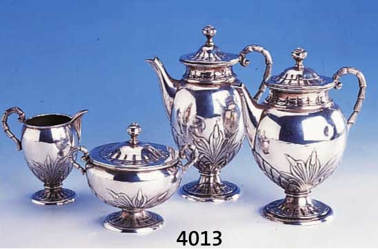 4TEIL. MOKKA- UND TEESERVICE, PORTUGAL UM 1938/65, 915ER SILBER, Z.T. INNENVERGOLDET, GRIFFE MIT BAMBUSDEKOR, BARO0CKSTIL, MUSCHEL/ UND ...