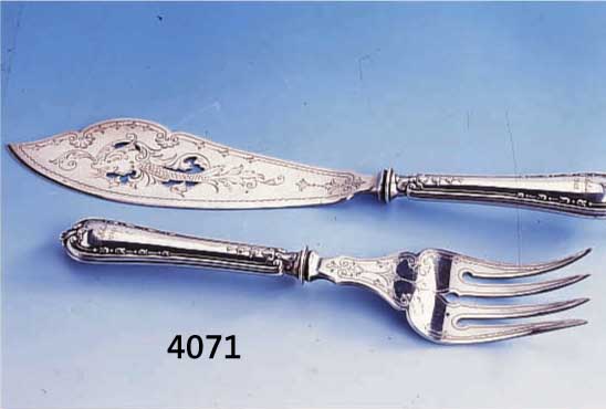 VORLEGEBESTECK FÜR FISCH, DEUTSCH UM 1900, KOCH UND BERGFELD, BREMEN, WERKSENTWURF, 800ER SILBERGRIFFE UND ARBEITSTEILE, GRAVIERT, BAROCKSTIL, ...
