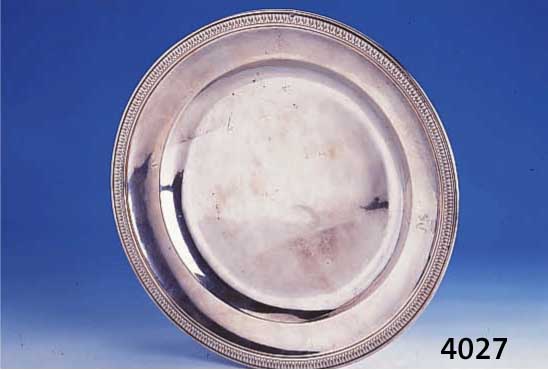 TELLER, 950ER SILBER, PARIS 1818-39, SEITL. KRONE= AUS FÜRSTLICHEM BESITZ, MEISTER- MARKE VERSCHLAGEN, RAND VERZIERT, L. GEBR.-SP. , D. CA. 27 CM