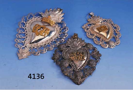 KONVOLUT 3 SILBERVOTIVGABEN: "FLAMMENDE HERZEN", SILBERBLECH GEPRÄGT, Z.T. TEIL- VERGOLDET, Z.T. MIN. BESCH., H CA. 15-22 CM