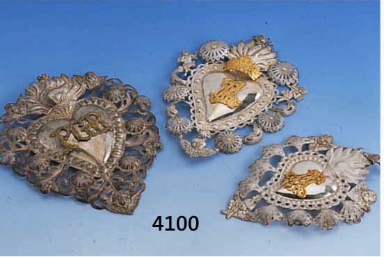 KONVOLUT 3 SILBERVOTIVGABEN: "FLAMMENDE HERZEN", SILBERBLECH GEPRÄGT, Z.T. TEIL- VERGOLDET, Z.T. MIN. BESCH., H CA. 16-22 CM
