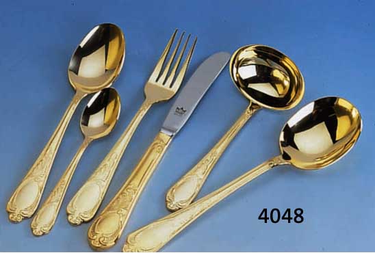 VERGOLDETES BESTECK FÜR 12 PERSONEN, SOLINGEN, BAROCKSTIL, BEST. AUS: 12 MESSER, 12 GABELN, 12 LÖFFEL, 12 KAFFEELÖFFEL, 12 KUCHENGABELN, ...