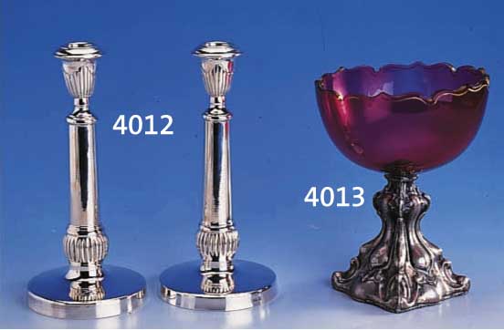 ZUCKERSCHALE, UM 1835/40, DEUTSCH, 12-LÖTIG, GEFÜLLTER FUß, RUBINIERTES GLAS, VERGOLDUNG BER., H CA. 18 CM, MIN. VERBEULT