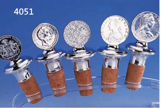 5 ZIERKORKEN M. AUFGESETZTEN MÜNZEN (REPLIKA), 925ER SILBER, MASSIVE AUSF., DARUNTER: MARIA-THERESIENTALER, 3 MARK HAMBURG, LUDW.XVI 1781, ETC., ...