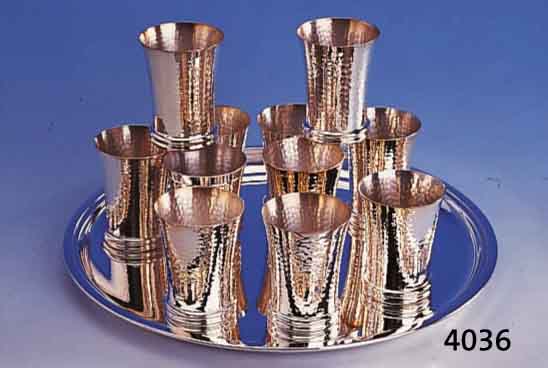 12-TEIL. SCHNAPSSET, SCHWÄBISCH GMÜND, GAYER & KRAUS, 925ER SILBER, BECHER MIT HAMMERSCHLAGVERZIERUNG, H CA. 5 CM, TABLETT GLATT, 1 BECHER ...