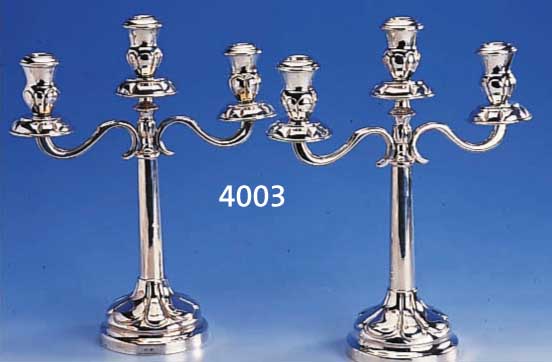 PAAR KERZENLEUCHTER MIT 3 BRENNSTELLEN, 900ER SILBER, REDUZIERTER BAROCKSTIL, H CA. 39 CM, CA. 1615 G