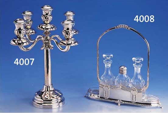 GEWÜRZMENAGERE, DEUTSCH WMF UM 1900, METALL VERSILBERT, KLASSIZISTISCHER DEKOR, 2 GLASFLASCHEN MIT STÖPSEL, 1 STREUER, 2 SCHÄLCHEN, H CA. 27.5 ...