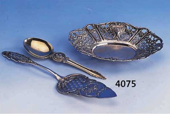 KONV. IN SILBER, DEUTSCH UM 1900/1930, 1X VORLEGELÖFFEL/BRANNTWEINLÖFFEL VON BRUCK- MANN U. SÖHNE, 800ER SILBER TEILVERGOLDET, ...