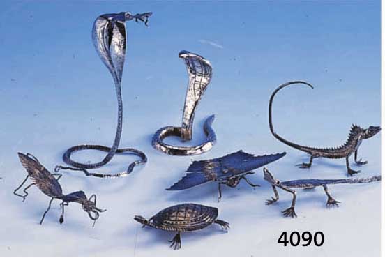 LOT TISCHDEKORATION MIT VERSCH. INSEKTEN U.A. SILBER, ALLES VOLLPLAST. GEARBEITET, 10 VERSCH. TIERE: GOTTESANBETERIN, KREBS, SCHILD- KRÖTE, ...