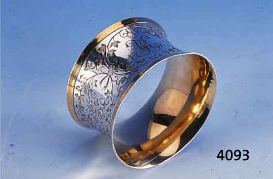 SERVIETTENRING, WMF UM 1900, JUGENDSTIL, RUNDUM HANDGRAVIERT, TEIL- UND INNENVERGOLDET, BESITZERMONOGRAMM, D. CA. 5.3 CM, LEGIERUNG I/O Z9, SELTEN