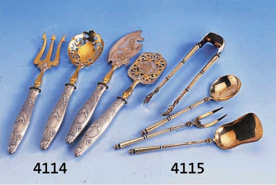 4-TEIL. PETIT-FOURSBESTECK, EMILE PUIFORCAT, PARIS UM 1900, 950ER SILBER VERGOLDET, STIL. BAMBUSDEKOR MIT PERLLEISTENVERZ., NACHGESTOCHEN, ...